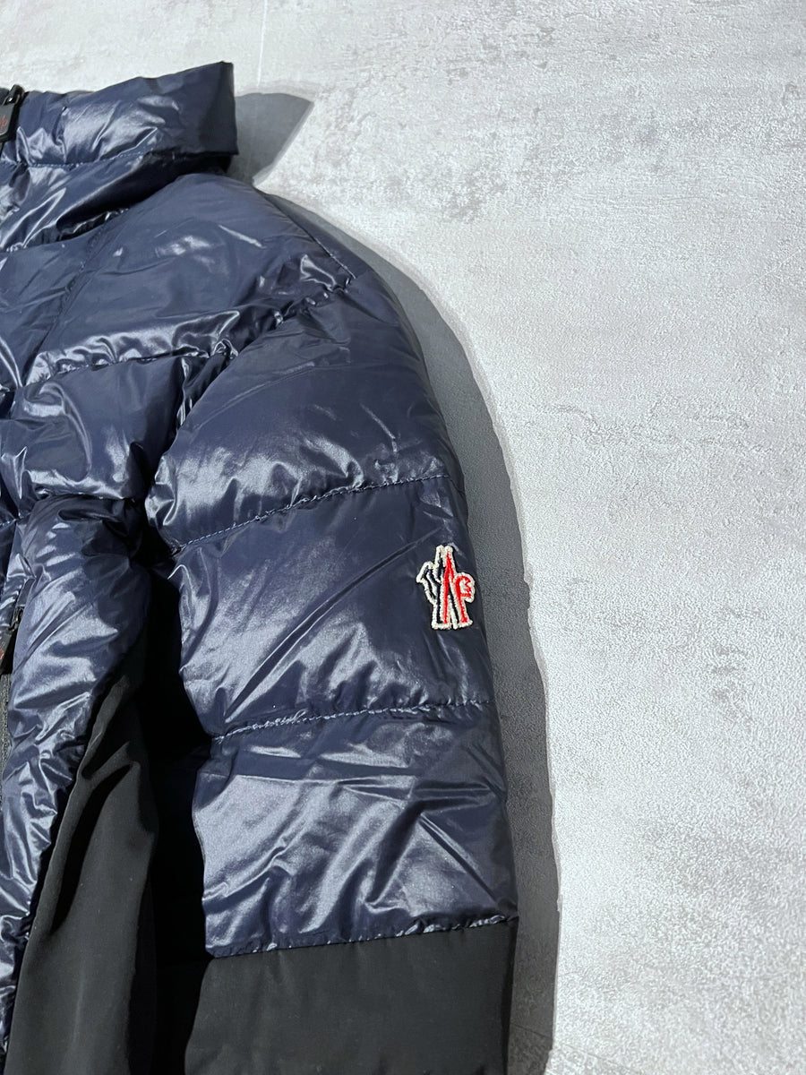 Moncler Canmore Skiing Jacket - Size 5 – CnExclusives