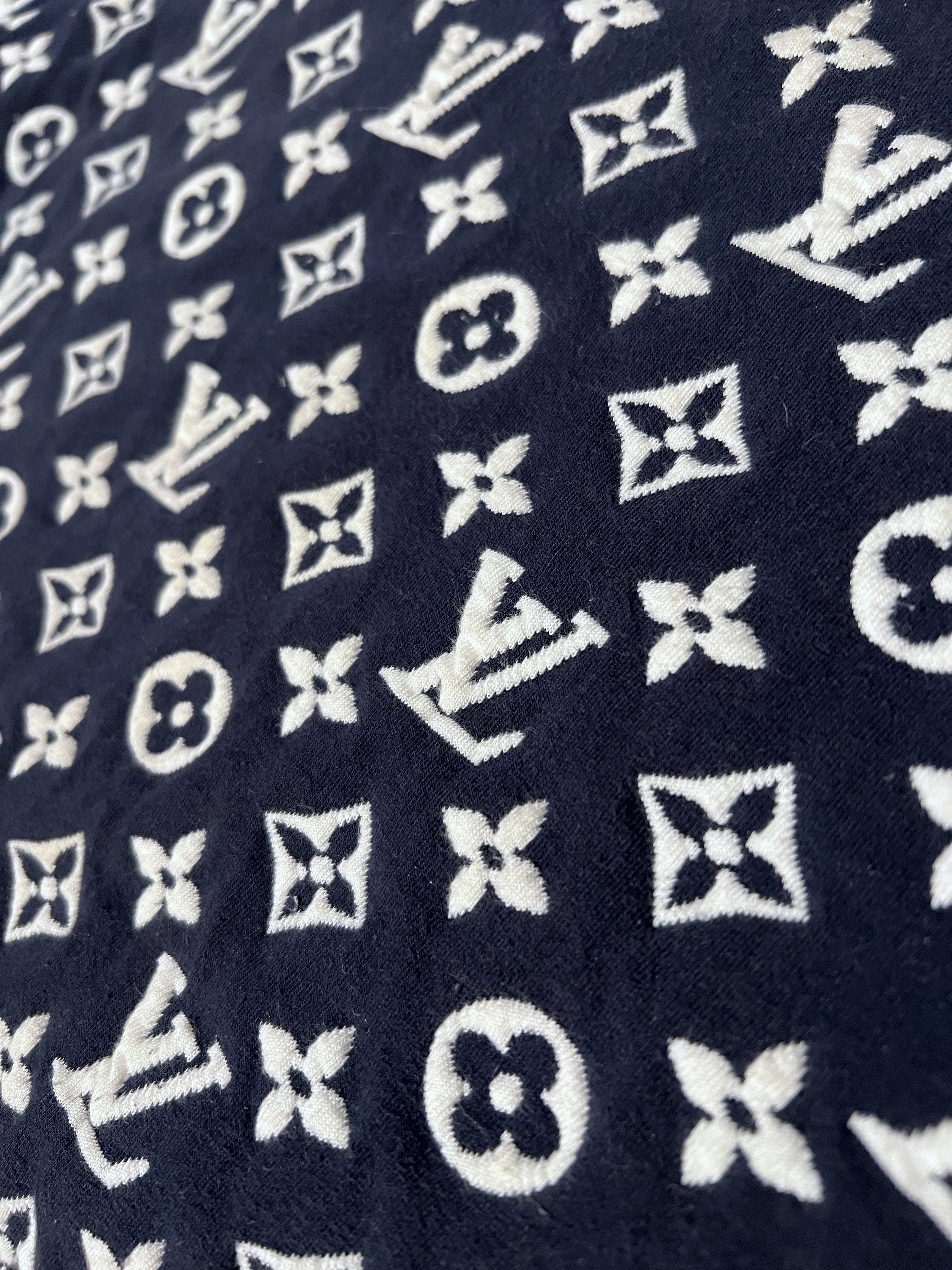 Louis Vuitton Monogram Jacquard Neoprene Sweatshirt, Bolso bolsito Louis  Vuitton Twin en lona Monogram y cuero natural