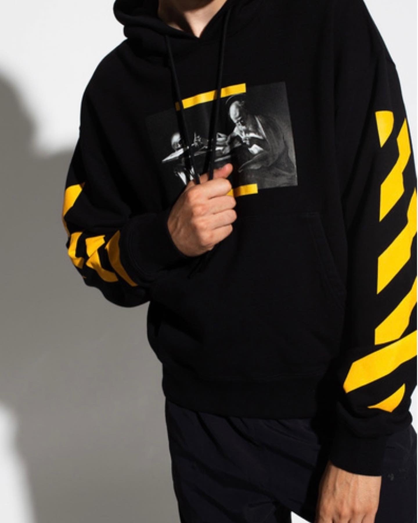 Off White Caravaggio Hoodie - Size S – CnExclusives