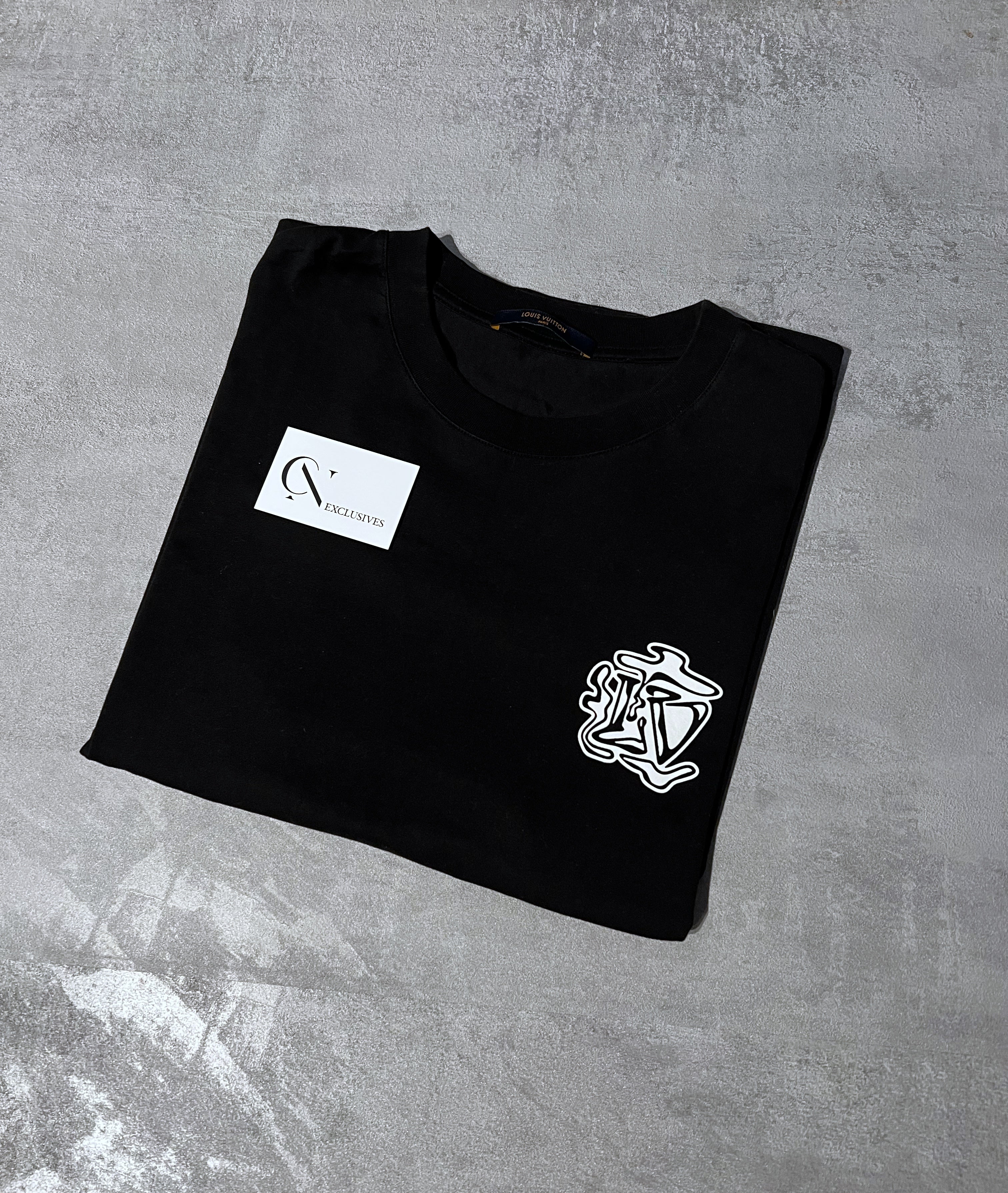 Louis Vuitton Embossed Logo Black T-shirt Retail vs Cola/Latiao by  Unscrupulous Chaos : r/AutonomousReps