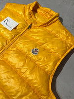 Load image into Gallery viewer, Moncler GUI Gilet - Size 5
